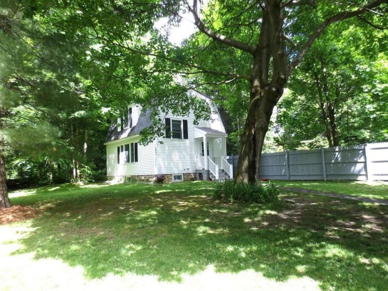 Quintessential Vt Cottage In Manchester Village Exteriör bild